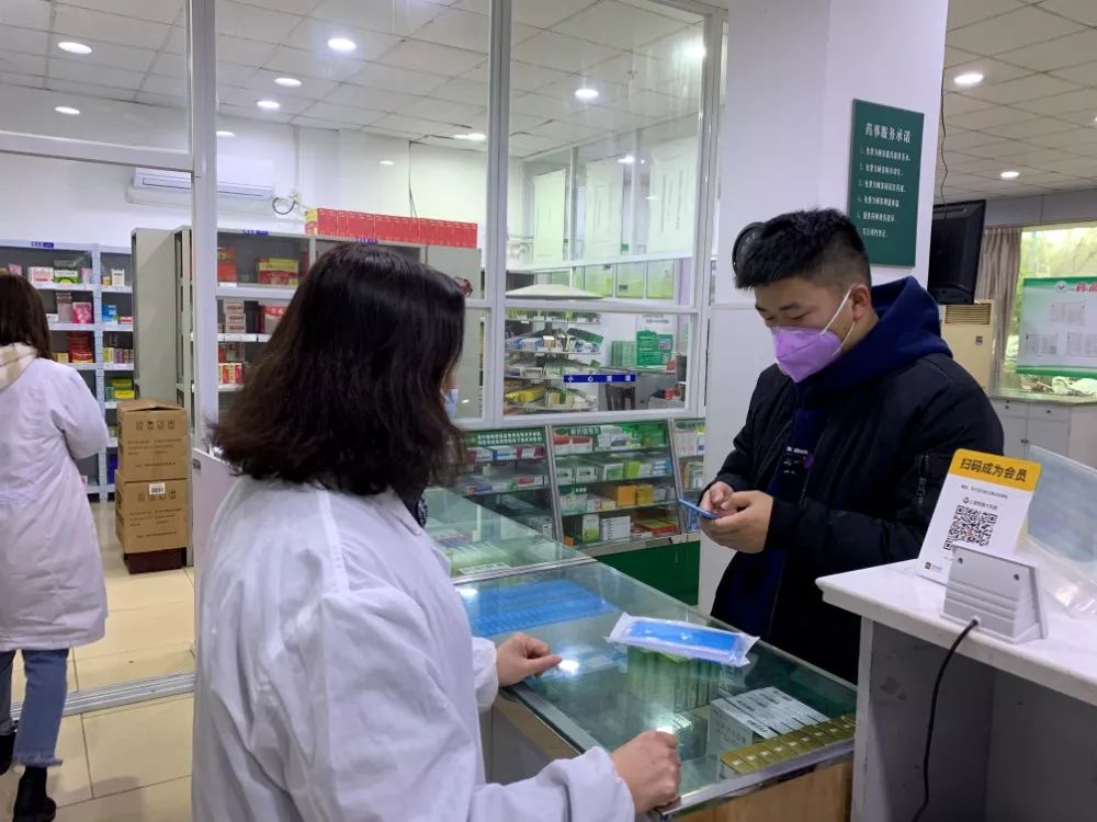 金山春节防疫物资保障 多家药店持续供应口罩，母婴用品销售同步进行